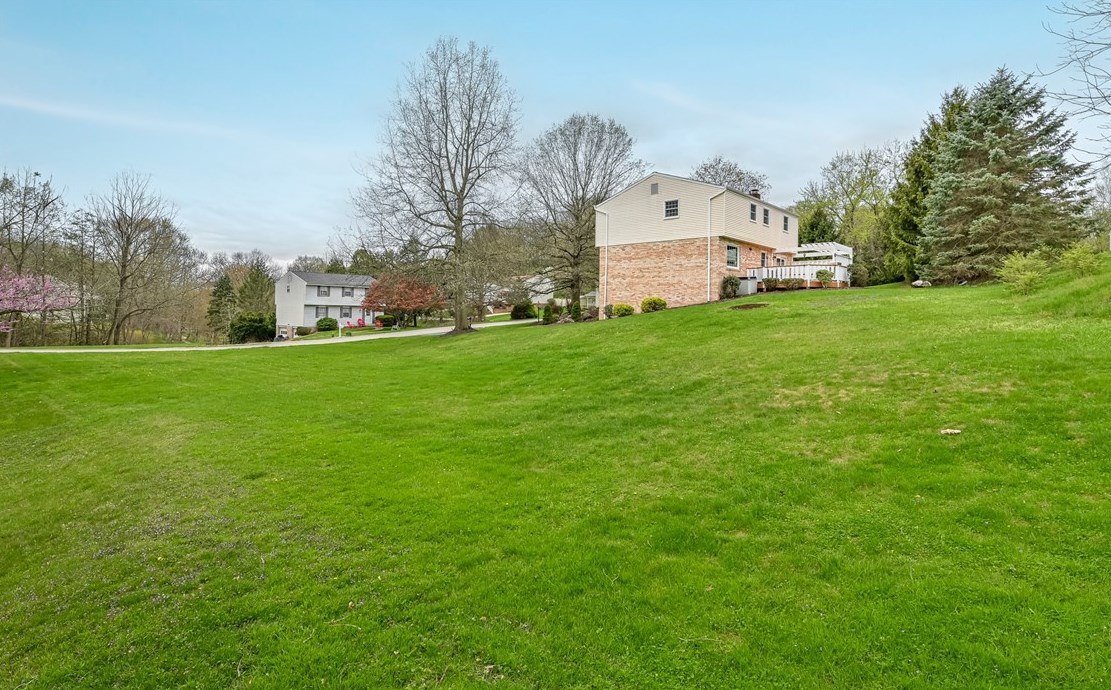 2101 Coventry Dr, Allison Park PA  15101-3364 exterior