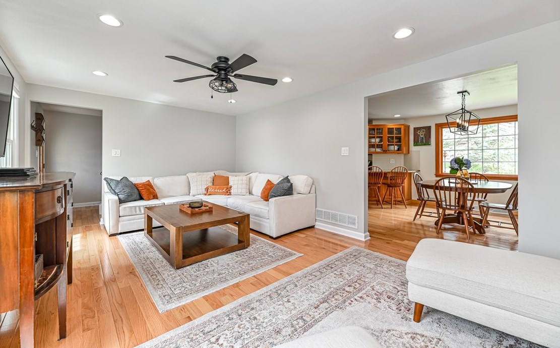 2101 Coventry Dr, Allison Park PA  15101-3364 exterior