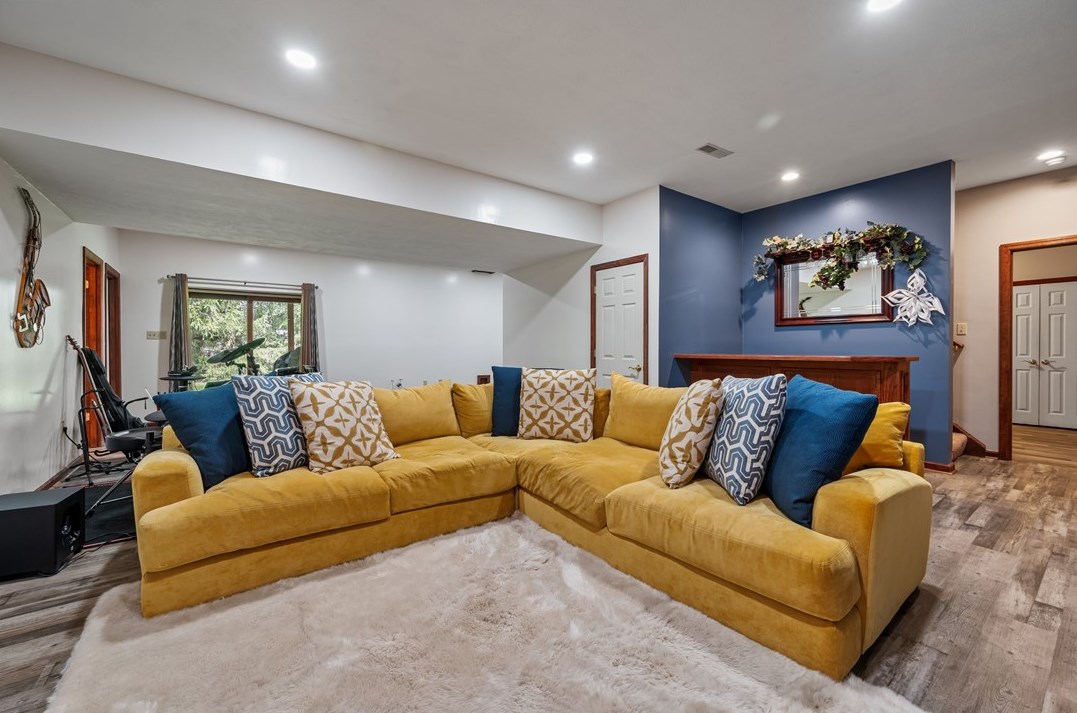 1050 Lexington Dr, Export PA 15632-9022 exterior