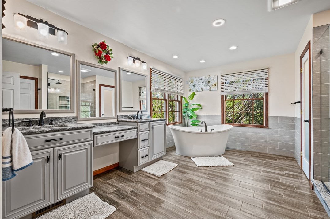 1050 Lexington Dr, Export PA 15632-9022 exterior