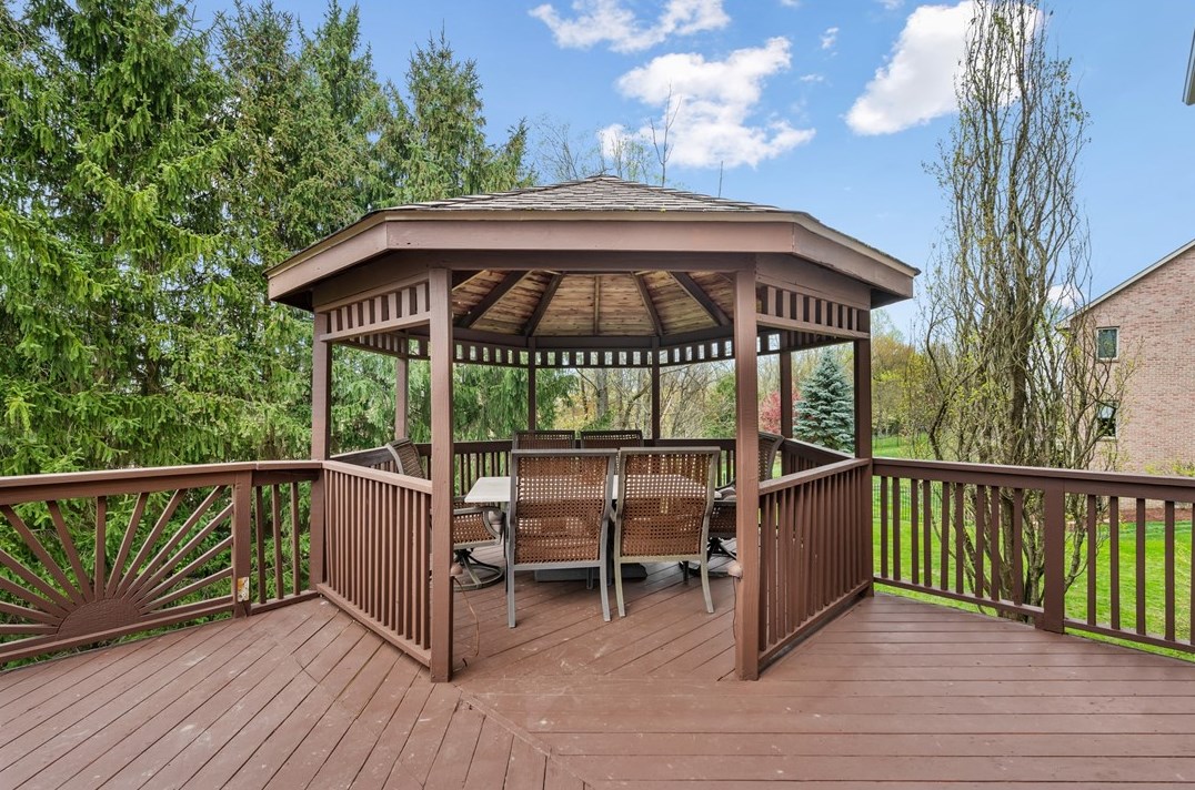 1050 Lexington Dr, Export PA 15632-9022 exterior