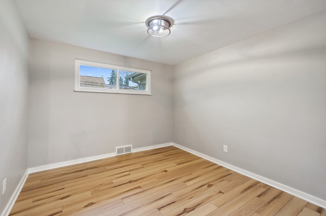 10700 Airview Dr, North Huntingdon PA 15642-4284 exterior