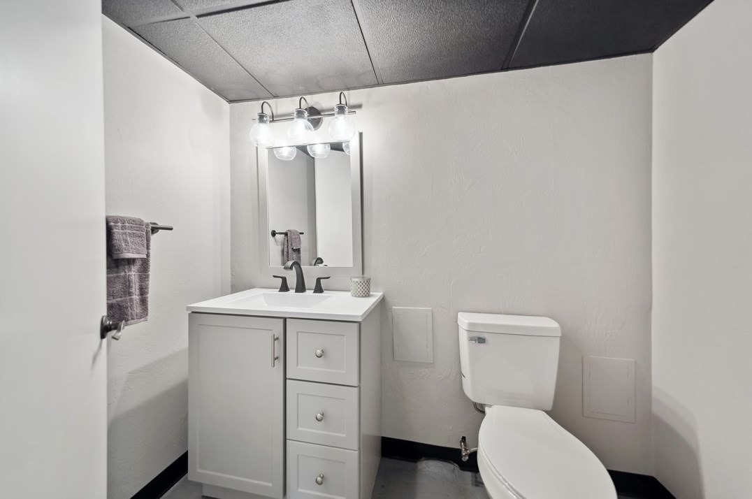 10700 Airview Dr, North Huntingdon PA 15642-4284 exterior