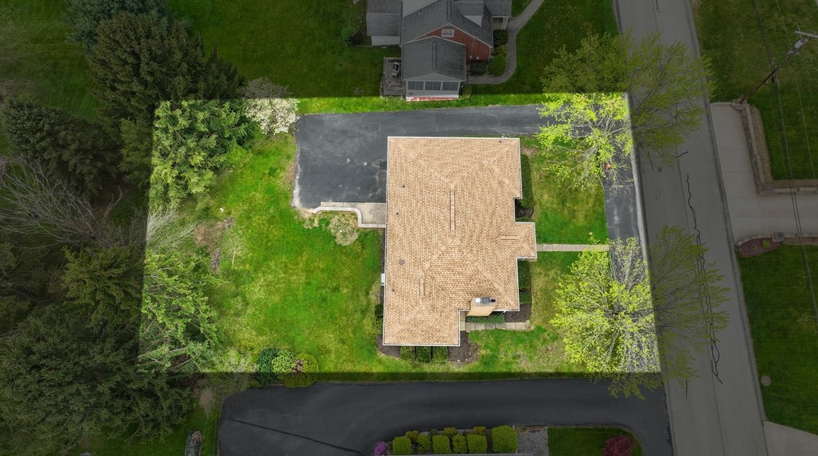 10700 Airview Dr, North Huntingdon PA 15642-4284 exterior