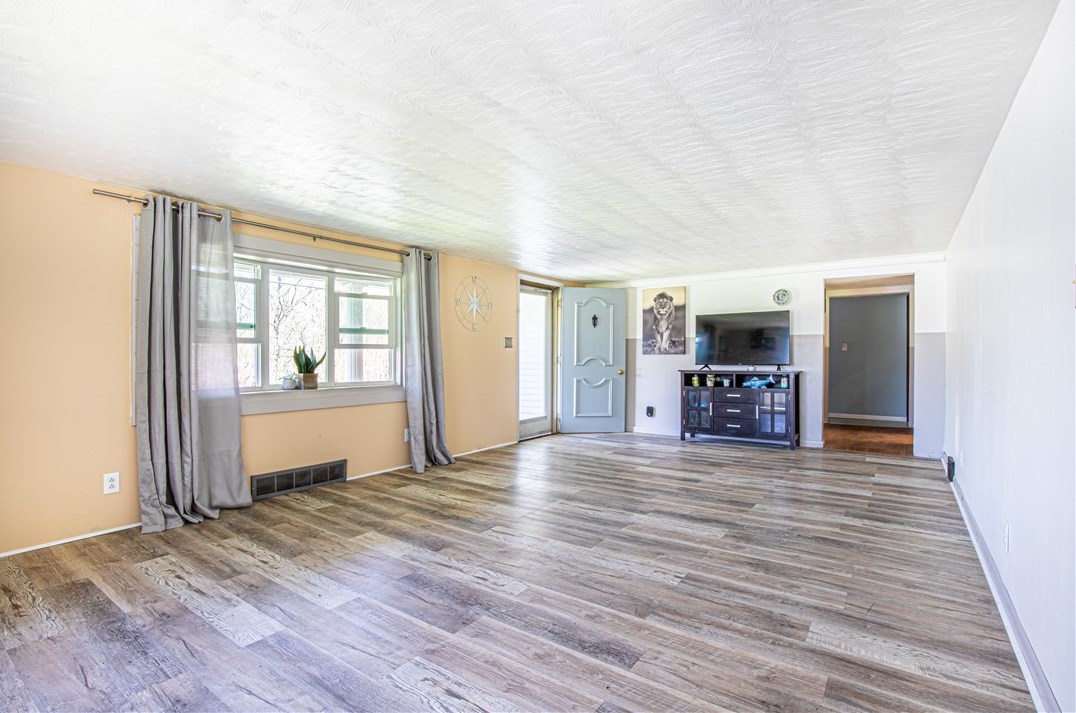 202 Morgan Station Rd, Lemont Frnce, PA 15456