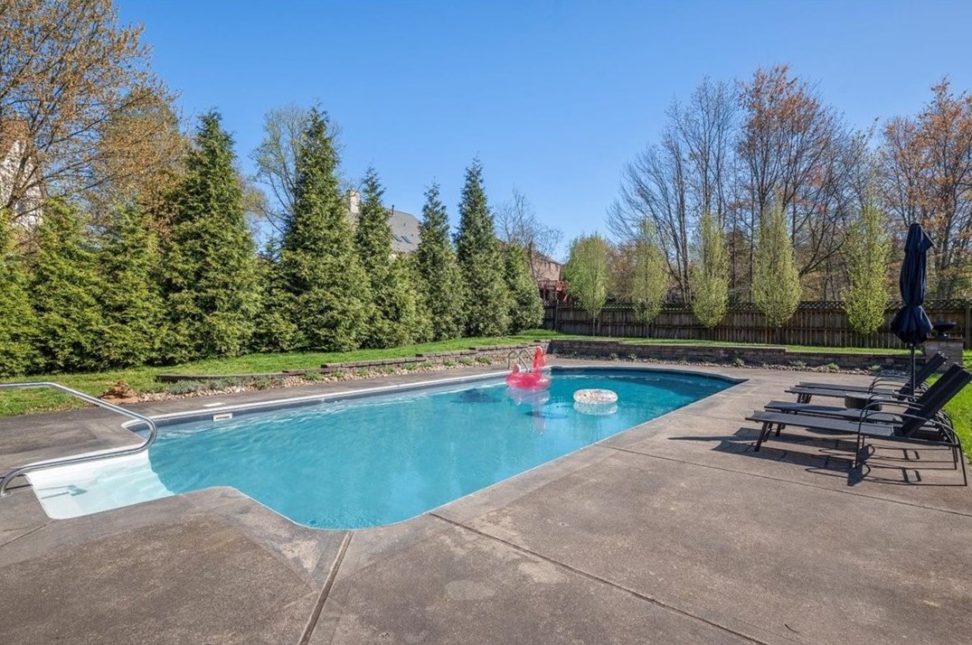 1811 Villa Dr, Gibsonia PA 15044-7446 exterior