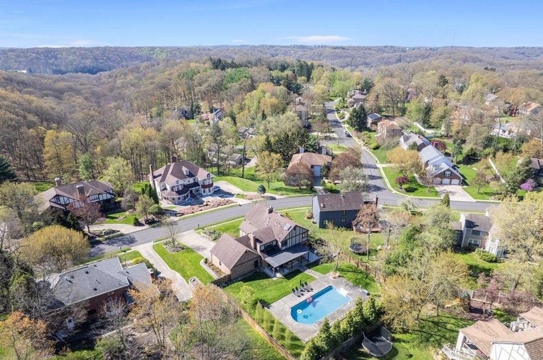 1811 Villa Dr, Gibsonia PA 15044-7446 exterior