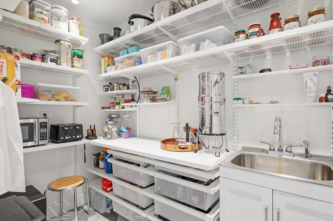 1811 Villa Dr, Gibsonia PA 15044-7446 exterior