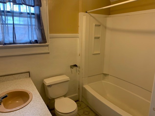 1809 Highland Ave, New Castle PA  16105-2300 exterior