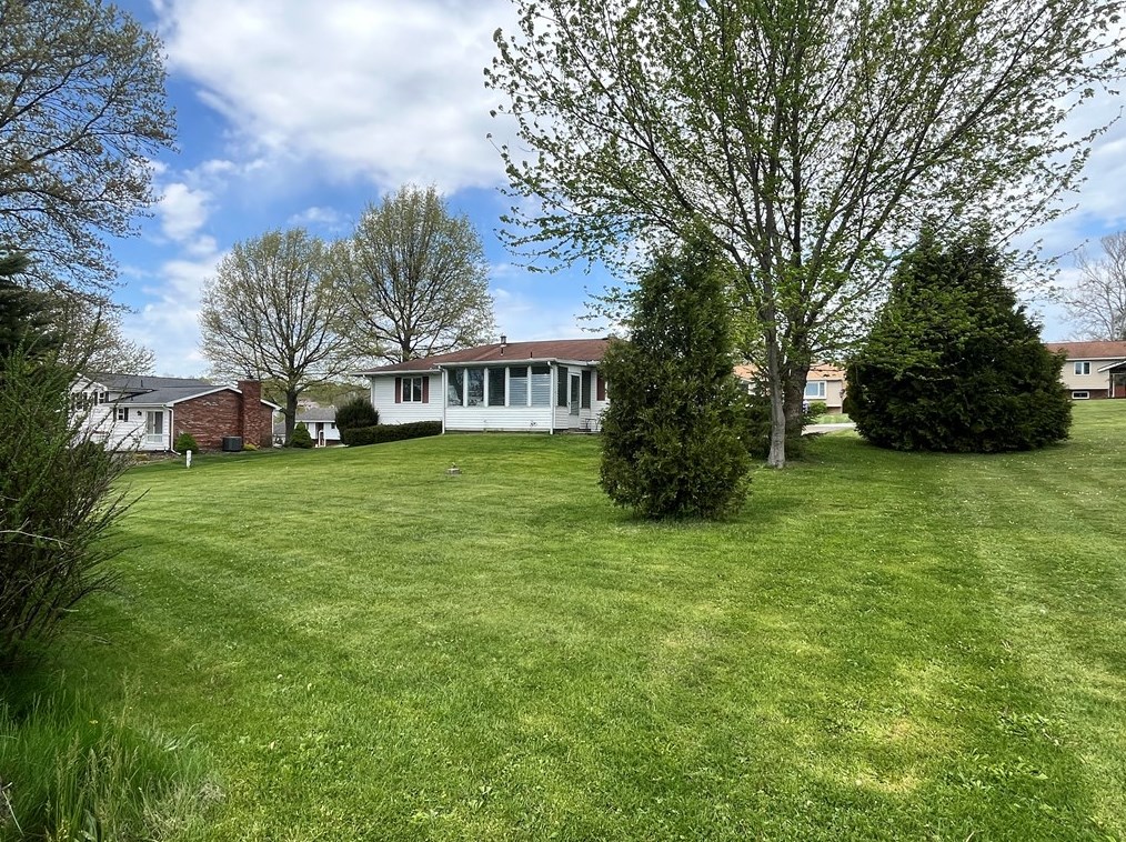 5 Farmview St, Fairchance PA  15436-1111 exterior