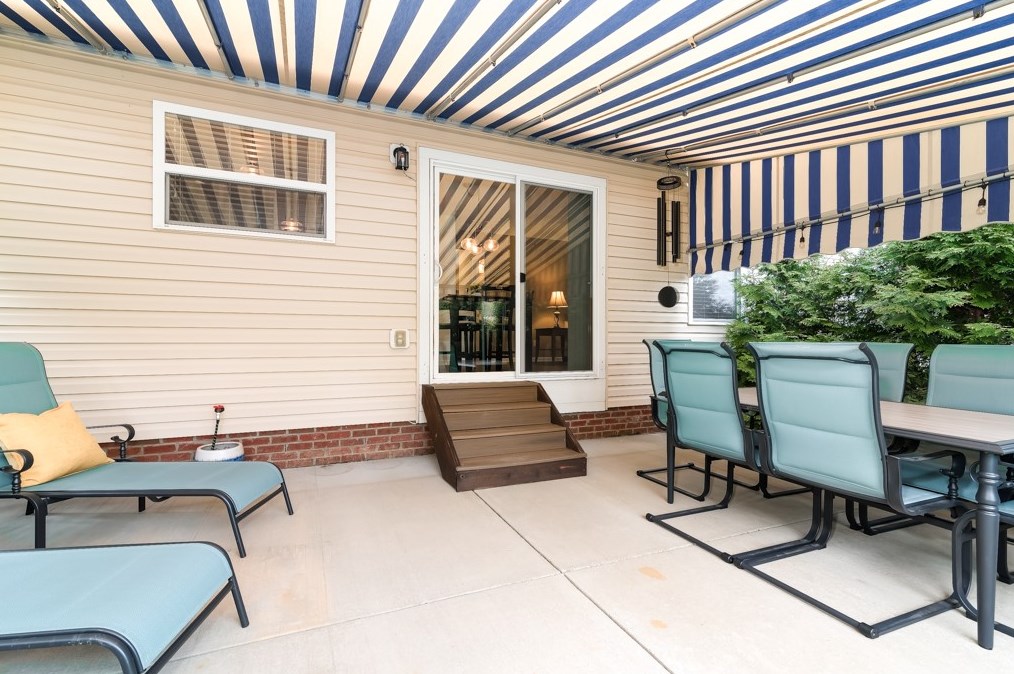 205 Old Hickory Rd, Zelienople PA  16063-4012 exterior