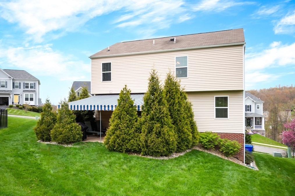 205 Old Hickory Rd, Zelienople PA  16063-4012 exterior