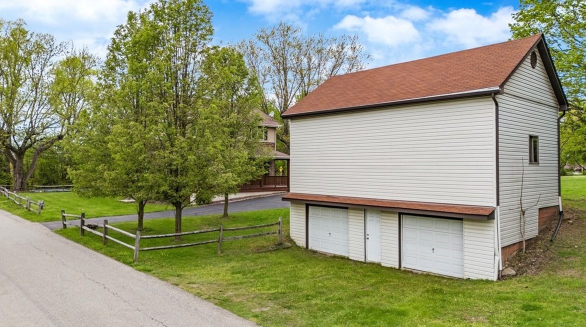 1800 Middle Rd, Glenshaw PA  15116-3130 exterior