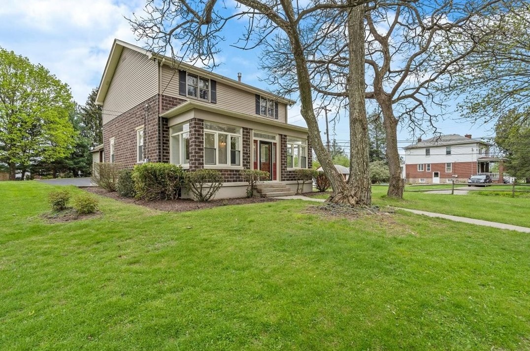 1800 Middle Rd, Glenshaw PA  15116-3130 exterior