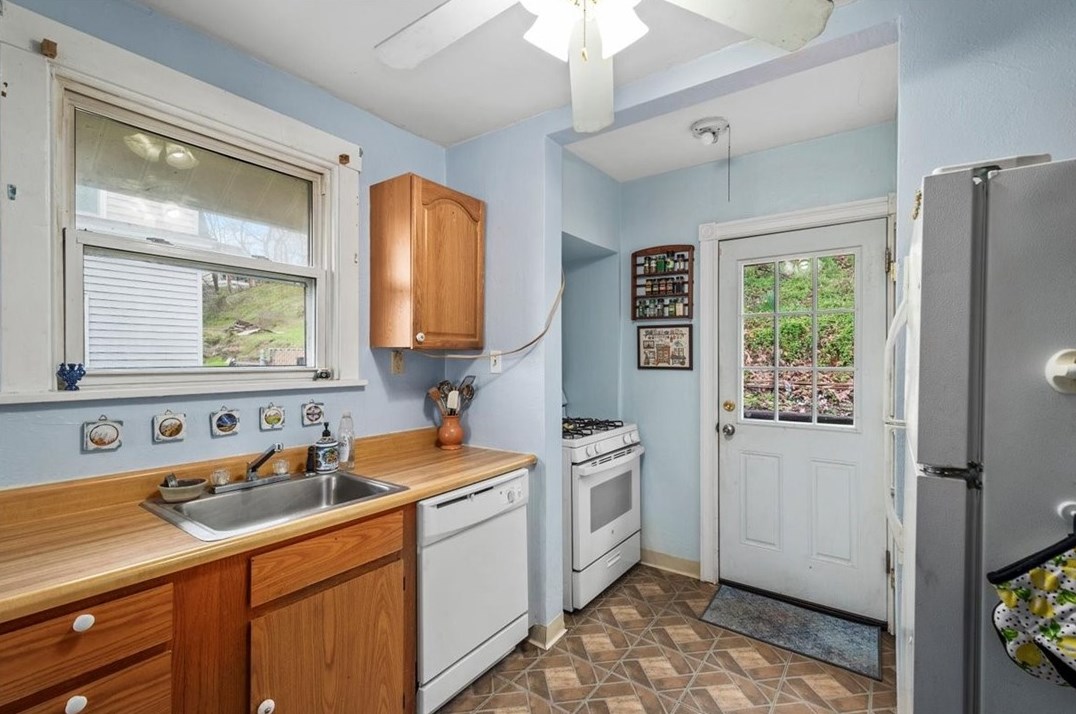 110 Noll Ave, Pittsburgh PA 15205-2110 exterior