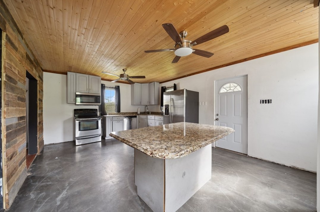 144 Trouttown Rd, Hunker, PA 15639
