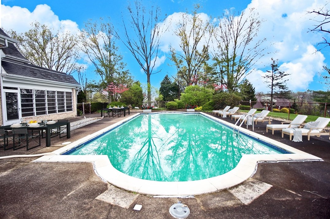 133 Candlelite Dr, Canonsburg PA  15317-3641 exterior