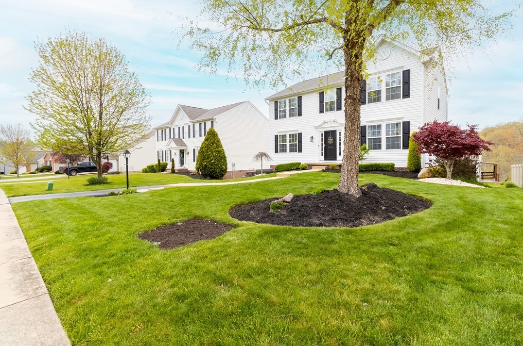 135 Bradford Square Dr, Trafford, PA 15085