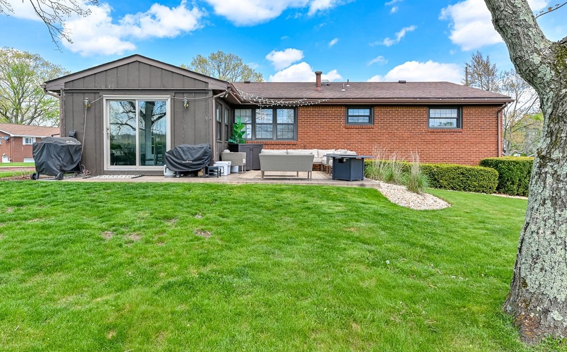 41 Chris Ct, Pittsburgh PA  15239-1107 exterior