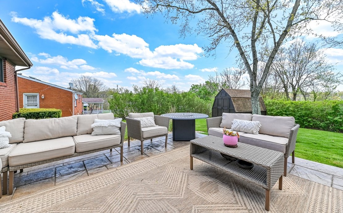 41 Chris Ct, Pittsburgh PA  15239-1107 exterior