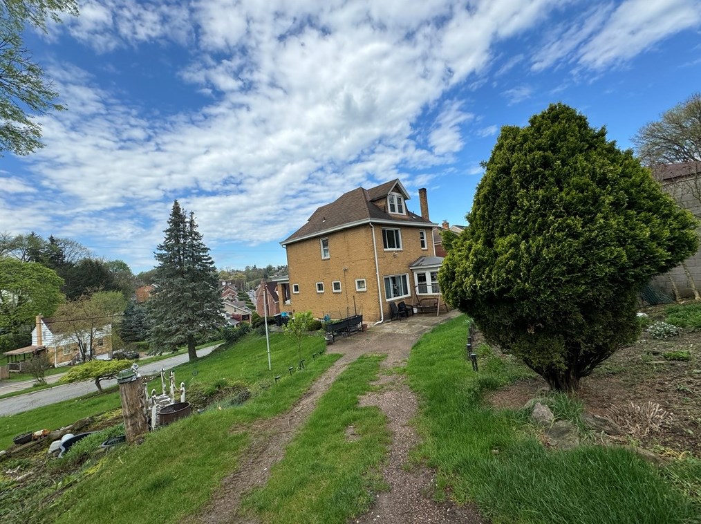 3229 Kestner Ave, Pittsburgh PA 15227-2423 exterior