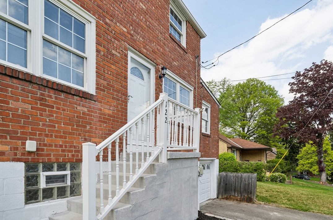 122 Gardenia Dr, Turtle Creek, PA 15145