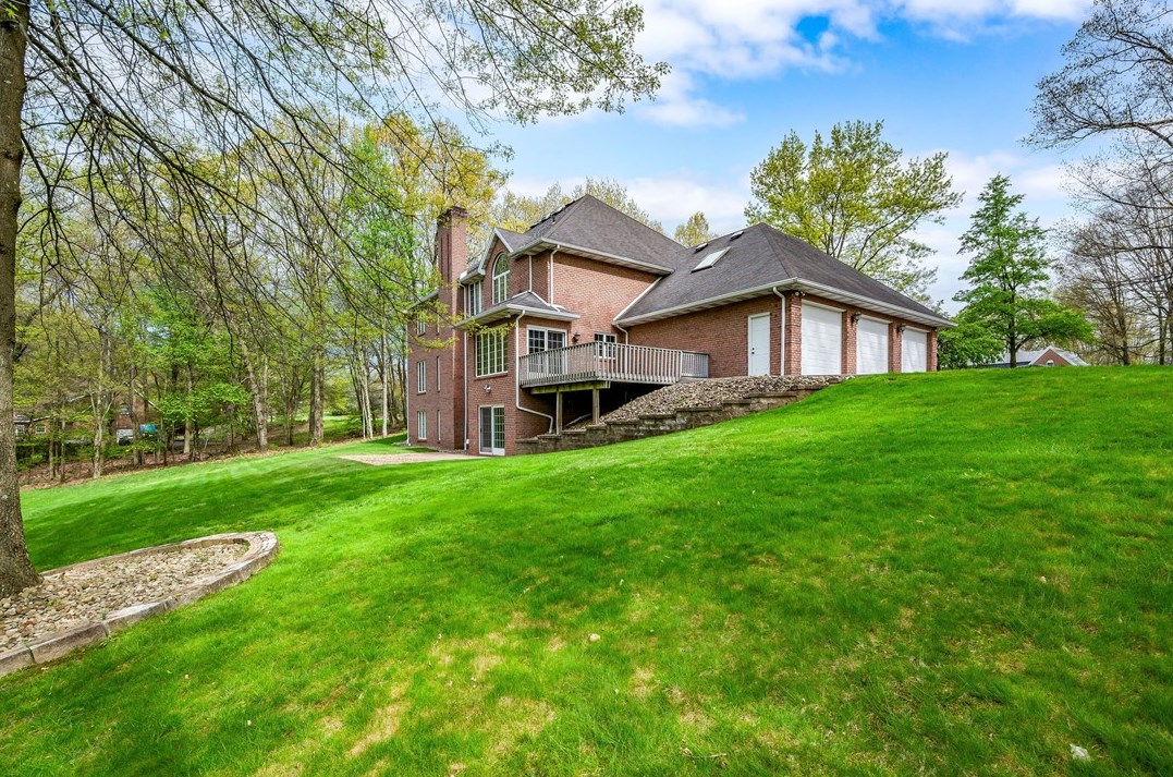 140 Cedar Rdg, Butler PA 16001-1664 exterior