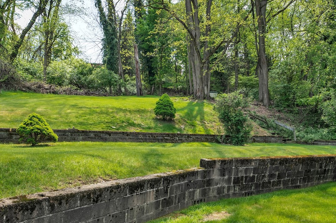 308 Conroy Dr, Pittsburgh PA  exterior