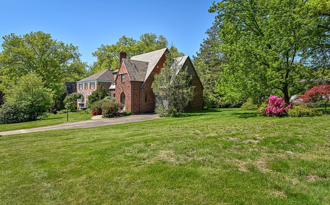 130 Morewood Rd, Glenshaw PA  15116-2045 exterior
