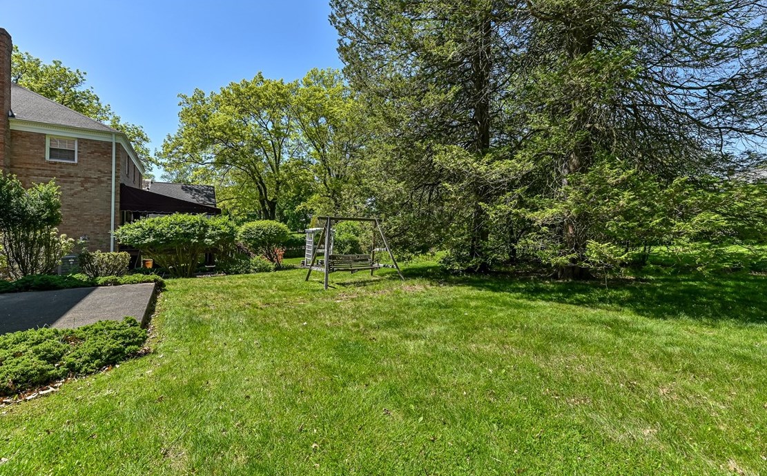 130 Morewood Rd, Glenshaw PA  15116-2045 exterior
