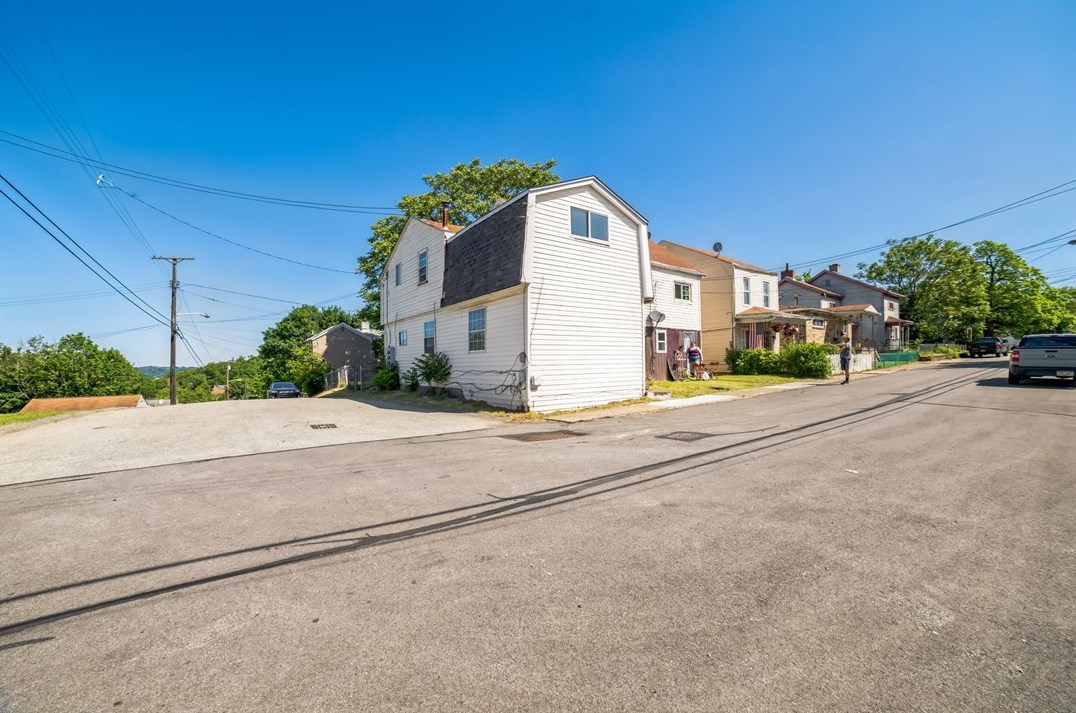 201 Fairview Ave, Pittsburgh PA 15238-3317 exterior