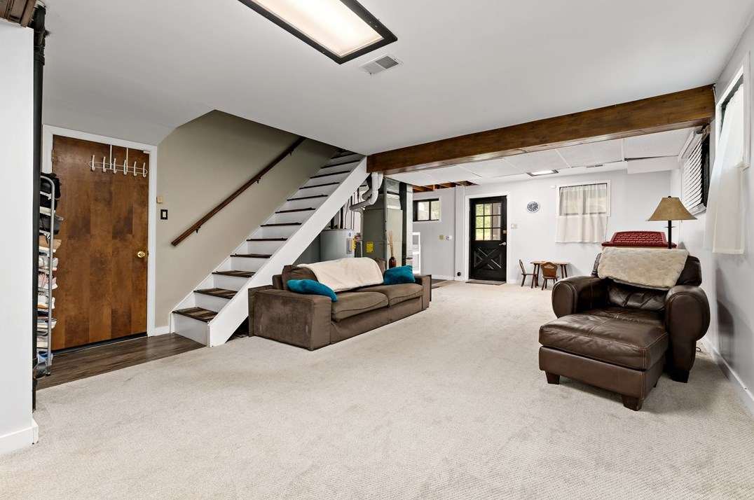 604 Parliament Dr, Moon Twp PA 15108-3276 exterior