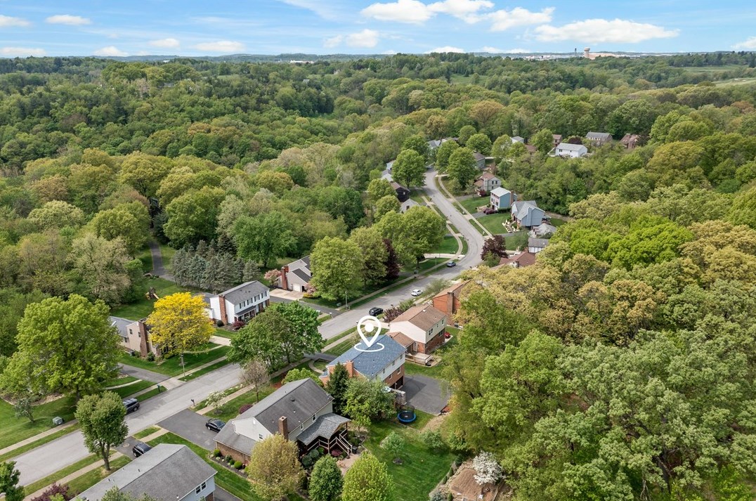 604 Parliament Dr, Moon Twp PA 15108-3276 exterior