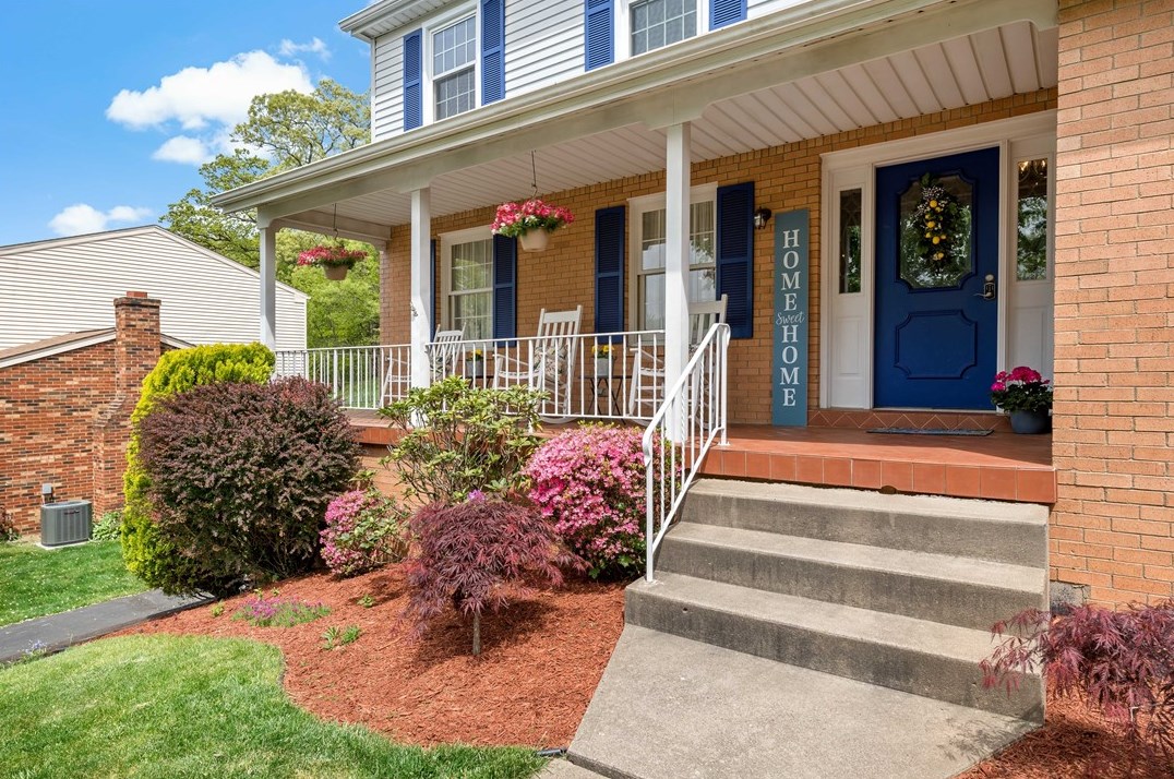 604 Parliament Dr, Moon Twp PA 15108-3276 exterior