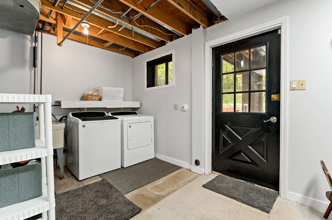 604 Parliament Dr, Moon Twp PA 15108-3276 exterior