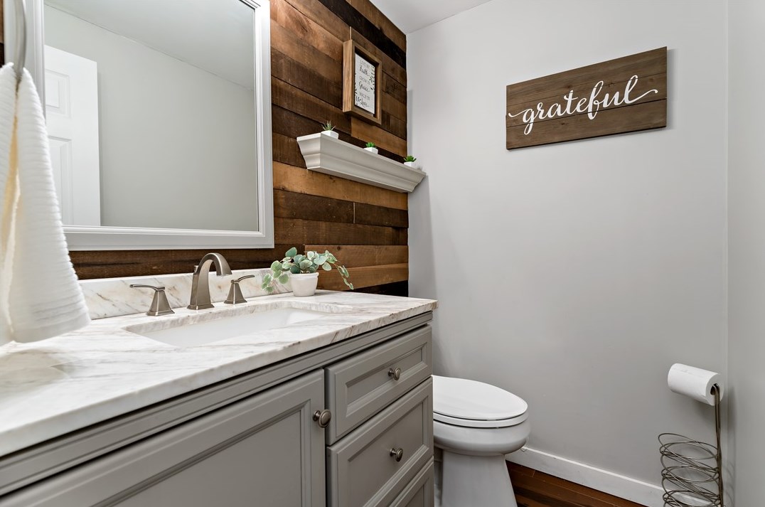 604 Parliament Dr, Moon Twp PA 15108-3276 exterior