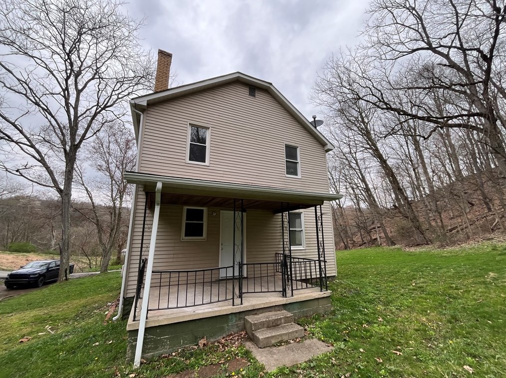 372 Ice Pond Rd, Leechburg, PA 15656