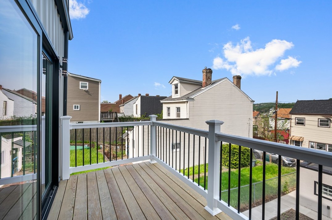 5221 Duncan St, Pittsburgh PA 15201-2431 exterior