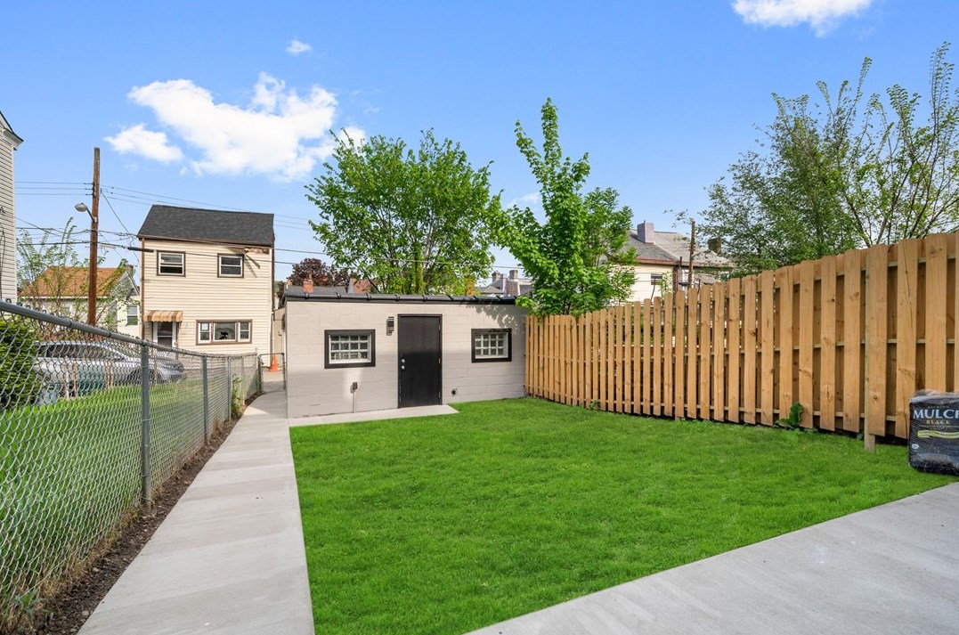 5221 Duncan St, Pittsburgh PA 15201-2431 exterior