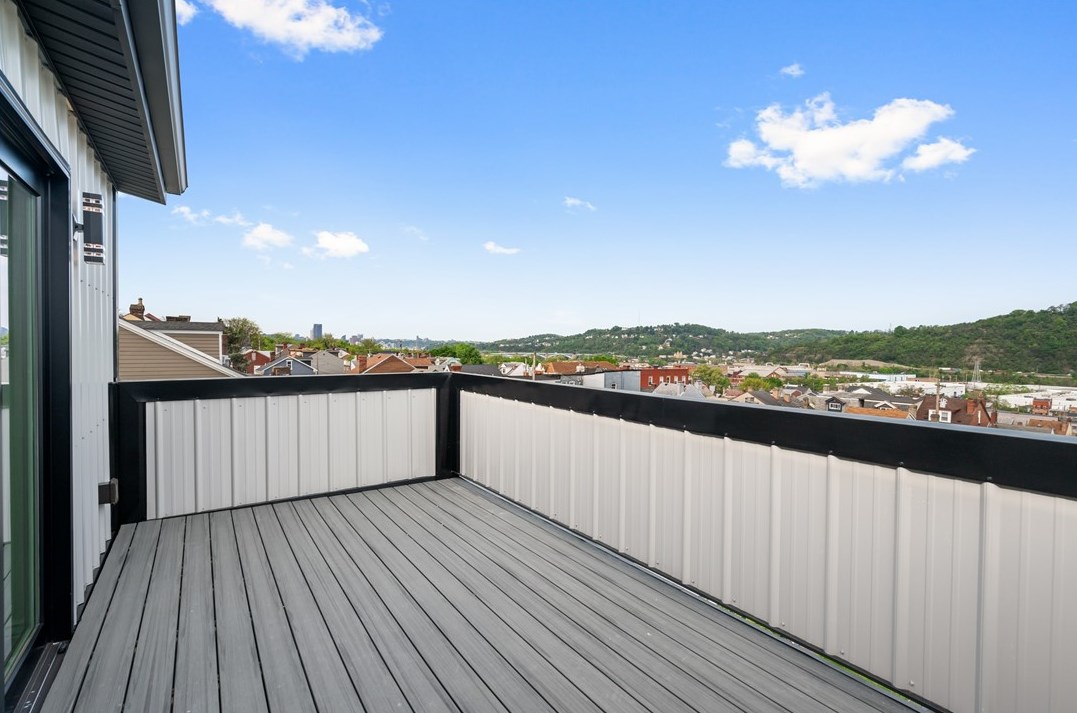 5221 Duncan St, Pittsburgh PA 15201-2431 exterior