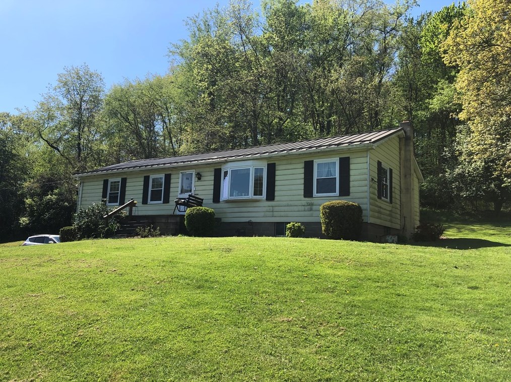 165 Whigham Rd, New Stanton, PA 15672