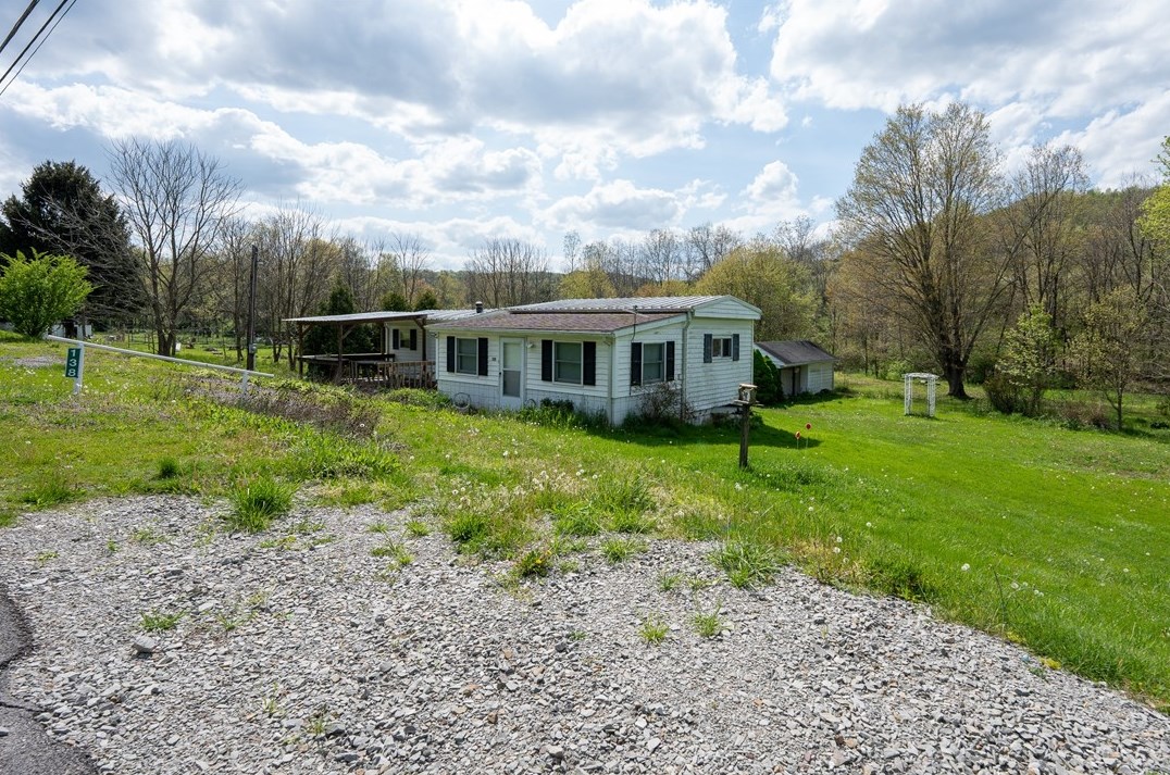 138 Mutual Patch Rd, Greensburg PA  15601-6373 exterior