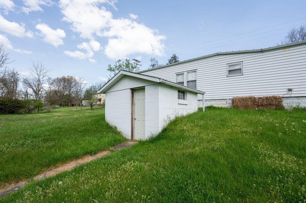 138 Mutual Patch Rd, Greensburg PA  15601-6373 exterior