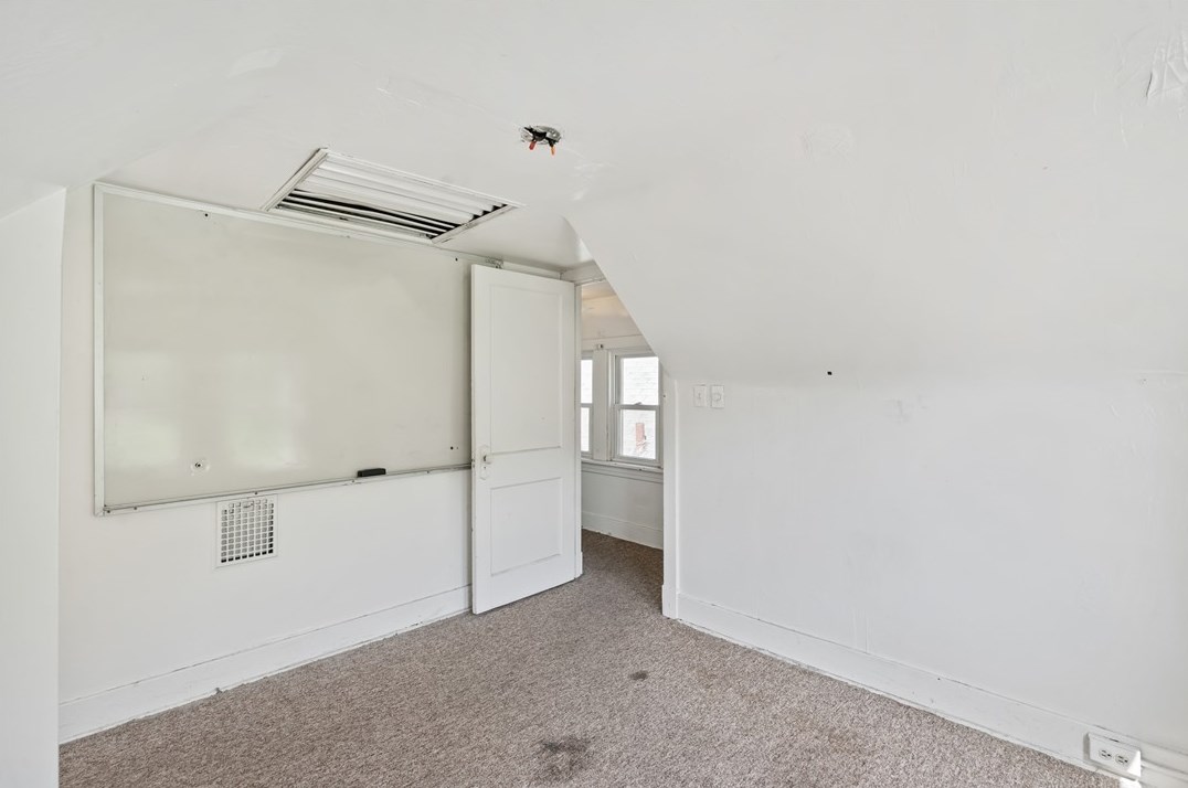 4744 Kincaid St, Pittsburgh PA 15224-1215 exterior