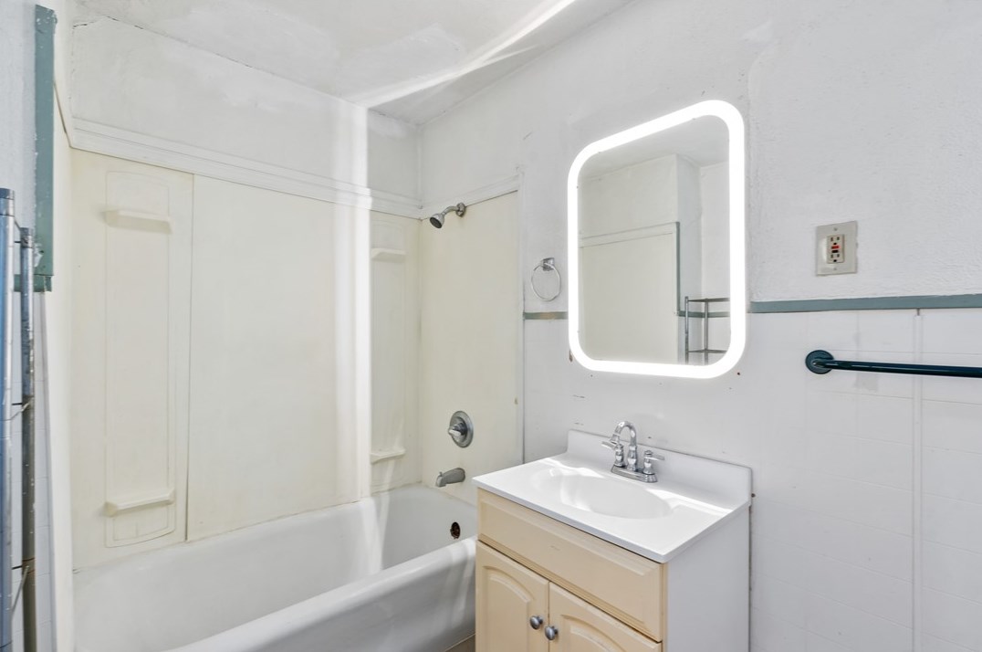 4744 Kincaid St, Pittsburgh PA 15224-1215 exterior