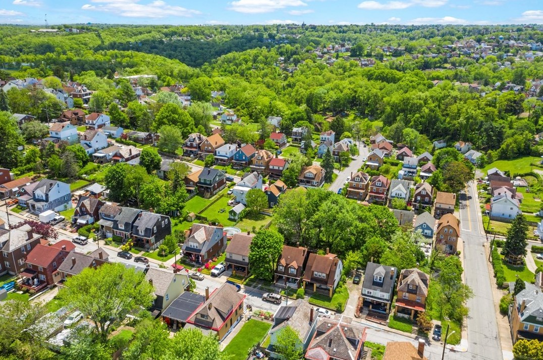 317 Anthony St, Pittsburgh PA 15210-2242 exterior