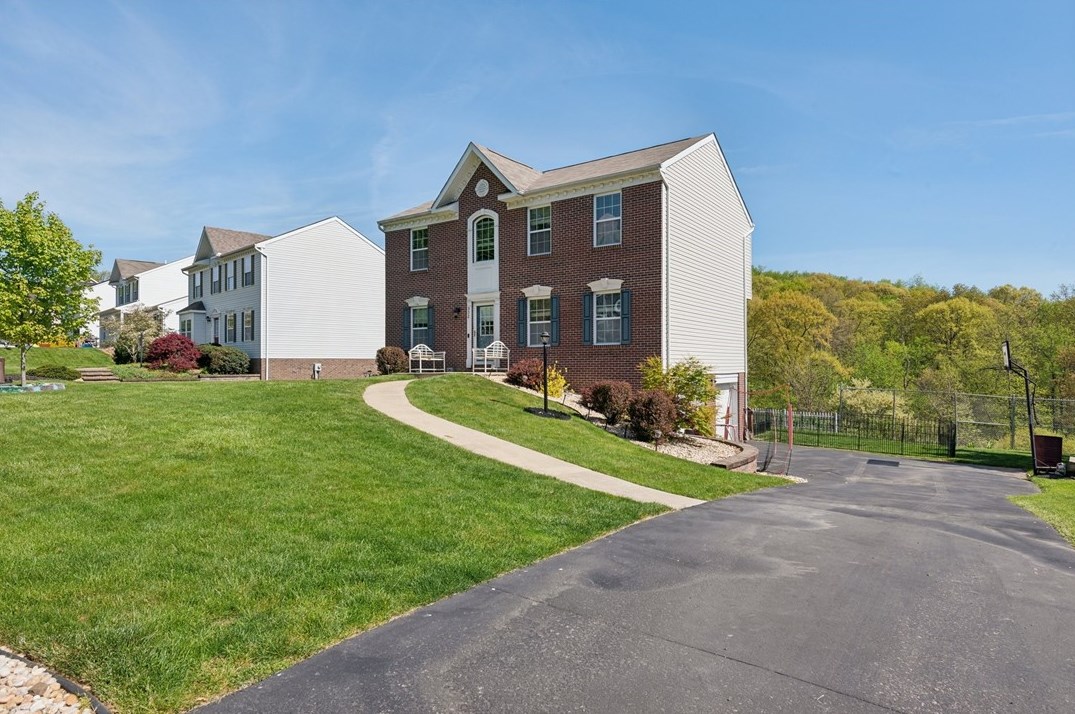 532 Sunrise Dr, Leechburg, PA 15656
