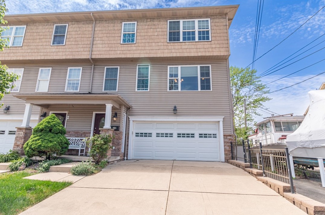 222 Arch St, Verona PA  15147-1002 exterior