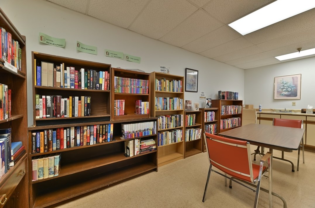 1987 Centurion Dr, Pittsburgh PA 15221-4640 exterior