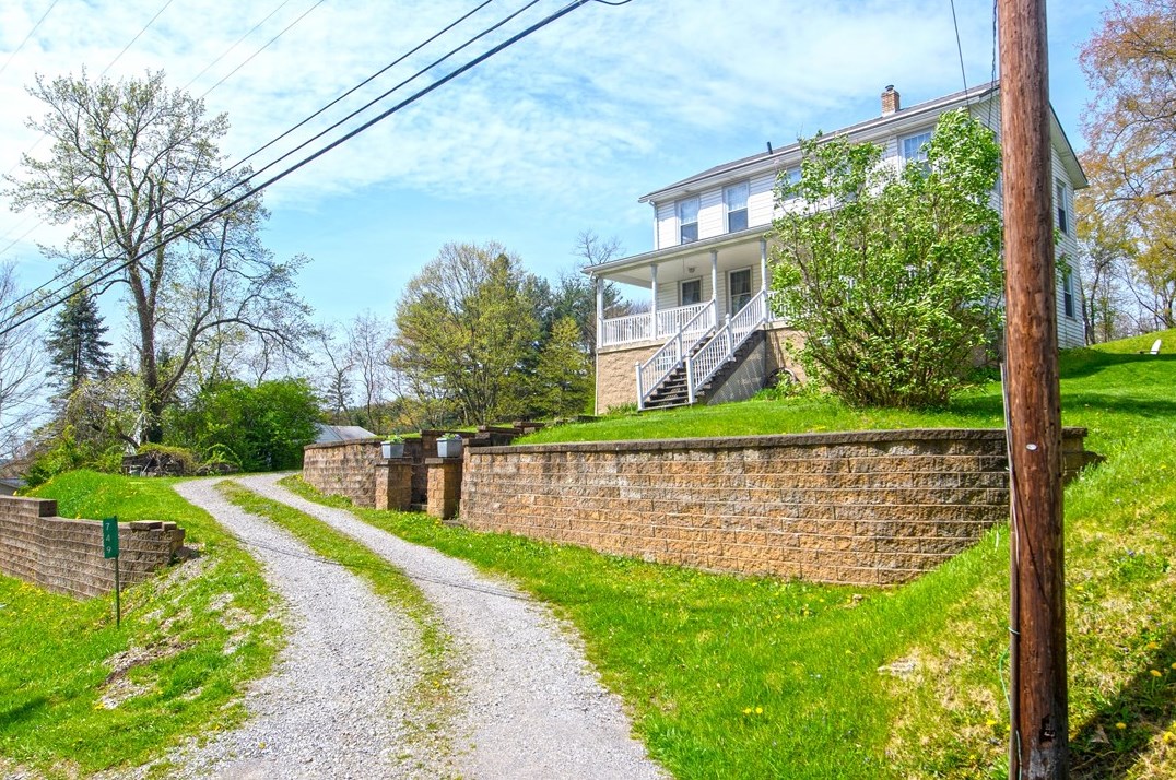 749 Evergreen Rd, Leechburg, PA 15656